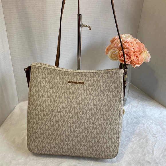 🔺🔻Michael Kors Jet Set Travel Large Logo Messenger🔺🔻 - Picture 1 of 17
